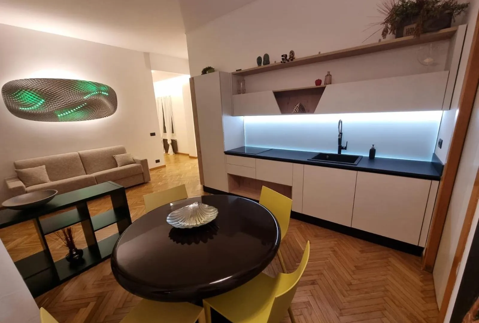 Regina Di Cuori Apartment Milan Italy